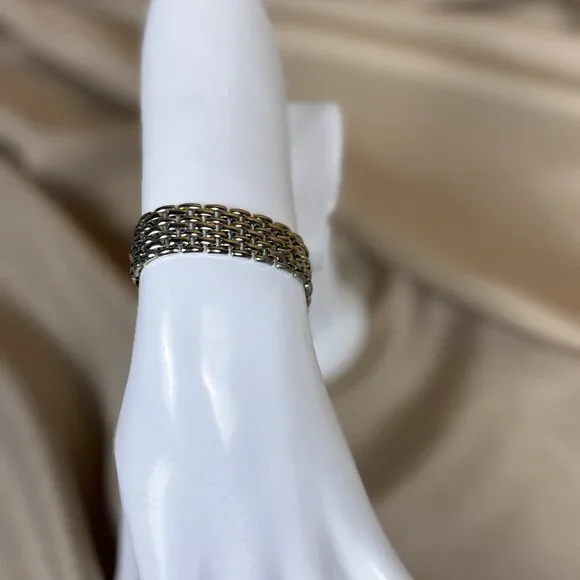 Vintage ART Signed Silver Tone Mesh Bangle Bracelet Fold-Over Clasp A17 - Picture 4 of 9